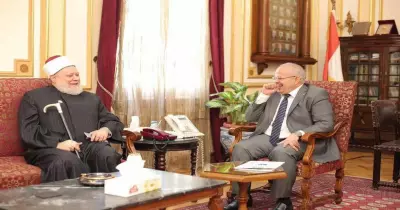 بالصور: علي جمعة يكرم رئيس جامعة القاهرة لدوره في التعليم