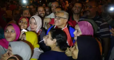 رئيس جامعة المنيا يحتفل مع الطلاب بتأهل مصر للمونديال (صور)