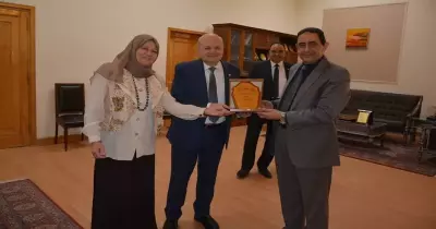 تكريم رئيس جامعة الزقازيق في يوم التفوق بكلية الصيدلة