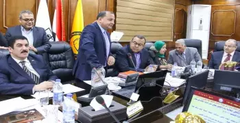 فوز العامل عمر أبو بكر بتأشيرة حج في جامعة بني سويف