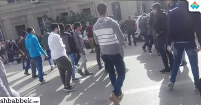 بسبب انتخابات الاتحاد.. خناقة بين طلاب حقوق القاهرة (فيديو)