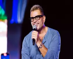 غرامة 200 جنيه فقط.. النقض تؤيد تغريم عمرو دياب في قضية صفع شاب خلال حفل زفاف