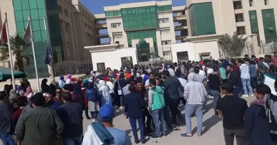 بعد تظاهر الطلاب.. تعليق الدراسة والامتحانات في جامعة النهضة