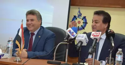 هكذا احتفل وزير التعليم العالي بانتهاء ولاية رئيس جامعة بنها