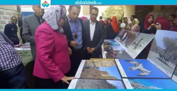 صور| معرض فني للتعريف بالمحميات الطبيعية في «خدمة اجتماعية حلوان