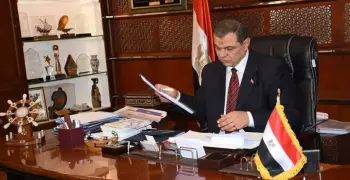 للعمال المصريين في الإمارات.. تفاصيل غرامات عدم إصدار تصريح العمل الجديد