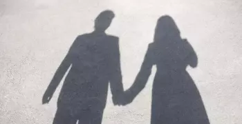 لو خطيبك أقل منك في المستوى التعليمي.. اتعاملي معاه كده