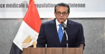 أول تعليق من وزير الصحة على ولادة حفيدته خارج مصر