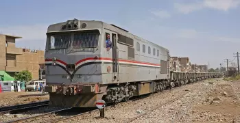 طلاب يعطلون قطار الشرقية بسبب «معاكسة البنات»