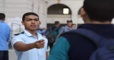 سخرية كبيرة من صور الشرطة المدرسية بإحدى مدارس الجيزة (صور)