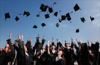 بسبب فستانها في حفلة التخرج.. طالبة تتهم عميد طب بيطري جامعة بدر بالاعتداء عليها وتصويرها