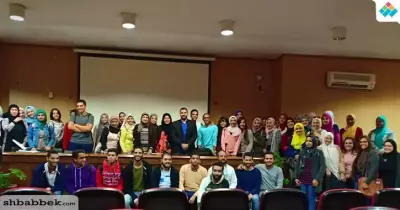 بالصور.. عوامل النجاح والفشل ندوة للإعلامي شريف شحاتة في ألسن عين شمس