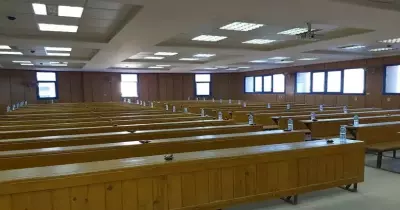 «حلوى ومياه معدنية».. اتحاد طلاب تربية سوهاج يفاجئ الطلبة بهدايا قبل الامتحانات