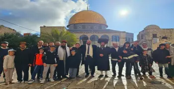 مئات المستوطنين يرقصون رقصة استفزازية في الأقصى بحماية الاحتلال