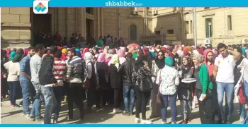 تكدس طلابي أمام قبة القاهرة لحضور حفل تامر عاشور