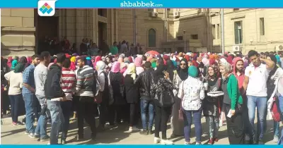 تكدس طلابي أمام قبة القاهرة لحضور حفل تامر عاشور