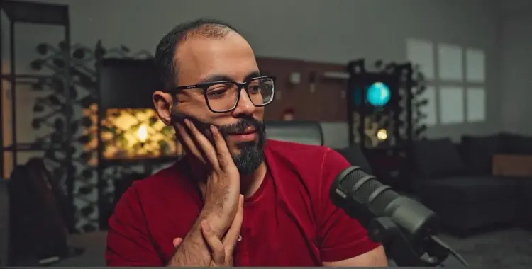  «بعد براءته» أحمد أبو زيد يبدأ «دروس أونلاين» من جديد من الإمارات 