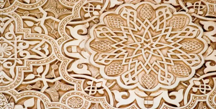 للإطارات الزخرفية في الأشكال المضلعة، شكلان تعتمد عليها وهي الزاويا المنفصلة والزوايا المتصلة..صواب أم خطأ