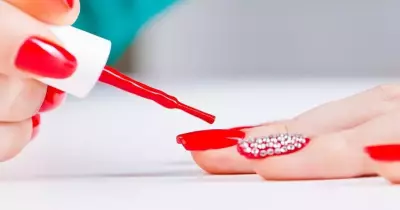 4 عادات سيئة في تجميل الأظافر.. احذريها