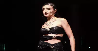 عرض أزياء فاضح على مسرح جامعة أكتوبر للعلوم الحديثة والآداب MSA (صور)