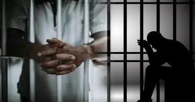 لضرب نجلها البالغ 6 سنوات حتي الموت.. تجديد حبس ربة منزل وعشيقها في حلوان