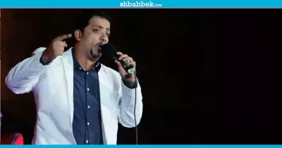 فيديو| علي الهلباوي يغني «رقت عيناي شوقا» بجامعة عين شمس