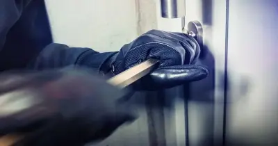 مصاحف وكتب دينية.. شاب يسرق مسجد بالغربية ويثير جدلا