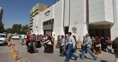 إذاعة السلام الوطني داخل مبنى محافظة أسيوط يوميا لبث روح الانتماء