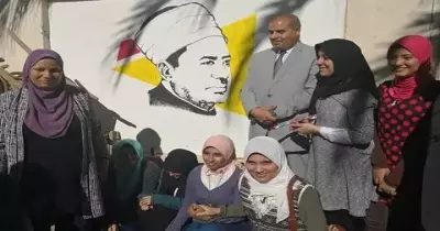 رئيس جامعة الأزهر يفتتح معرضا فنيا بدراسات الإسكندرية (صور)