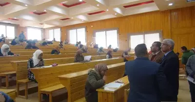 رئيس جامعة جنوب الوادي يتفقد امتحانات الفصل الدراسي الأول