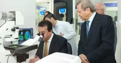 وزير التعليم العالي يتفقد جامعة الخليج الطبية في الإمارات