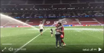محمد صلاح يعانق زوجته في ملعب الفوز بكأس أبطال أوروبا (فيديو)