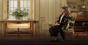 كيف وصلت ماجدة الرومى إلى قصر القبة ولماذا بكى ماكرون على كتفها؟