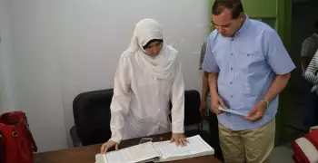 جزاء مباشر لطبيب ومدرس مساعد و 4 عاملين بمستشفي سوهاج الجامعي