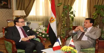 وزير التعليم العالي يلتقي السفير الفرنسي بالقاهرة (صور)