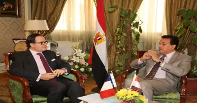 وزير التعليم العالي يلتقي السفير الفرنسي بالقاهرة (صور)