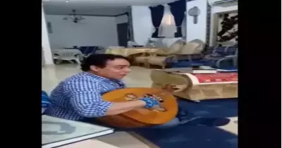 فيديو أحمد حجازي.. ملحن يقرأ القرآن الكريم على أنغام العود