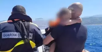 قصة الطفلة التي وصلت إيطاليا بمفردها على قارب هجرة غير شرعية (صور)