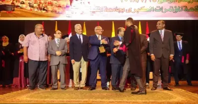 رئيس جامعة المنيا لخريجي كلية العلوم: «أنتم علماء المستقبل»