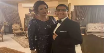 بعد رقصه عاريا.. ابن الفنانة وفاء عامر يعتذر لجمهوره (فيديو)