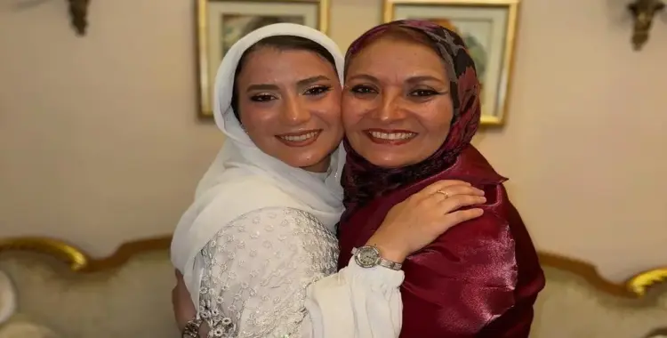  هبة قطب تزف خبر حمل ابنتها بعد 4 أيام من فرحها.. نفذت كل تعليماتي 