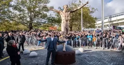 شاهد لحظة إزاحة الستار عن تمثال إبراهيموفيتش في السويد