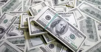 الدولار يتخطى الـ18 جنيه.. تعرف على سعره داخل البنوك والسوق السوداء