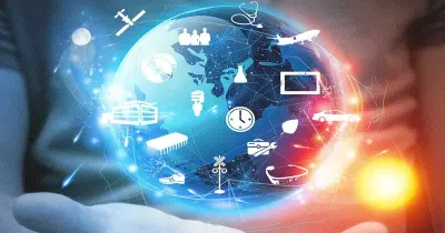 الإنترنت شبكة عالمية تضم ملايين من الحاسبات الآلية ترتبط بعضها عن طريق الشبكة الهاتفية والأقمار الصناعية وتعد أكبر شبكة حاسبات في العالم صواب خطأ