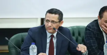 بملابس الكاوبوي..نقيب الصحفيين يكشف حقيقة صورة متداولة أثارت جدلا