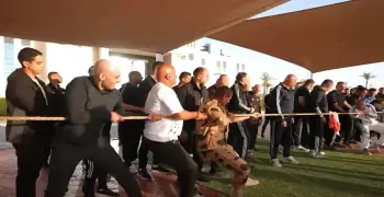 وزيرا النقل والتربية والتعليم يمارسا لعبة شد الحبل بالأكاديمية العسكرية (صور)