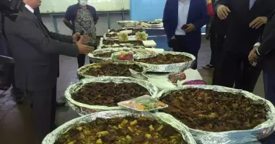 بعد طرة.. مشويات للنزلاء خلال الجولة التفقدية لسجن برج العرب (صور)