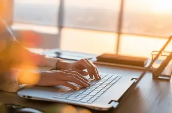 قرار العمل عن بعد يوم الأحد فقط.. هل ستزداد الأيام مستقبلا؟