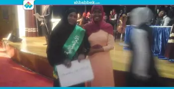 تجارة القاهرة تكرم عددا من أمهات الطلاب في حفل عيد الأم