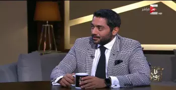 أحمد فلوكس يعتدي على فرد أمن «كومباوند» سكني (فيديو)